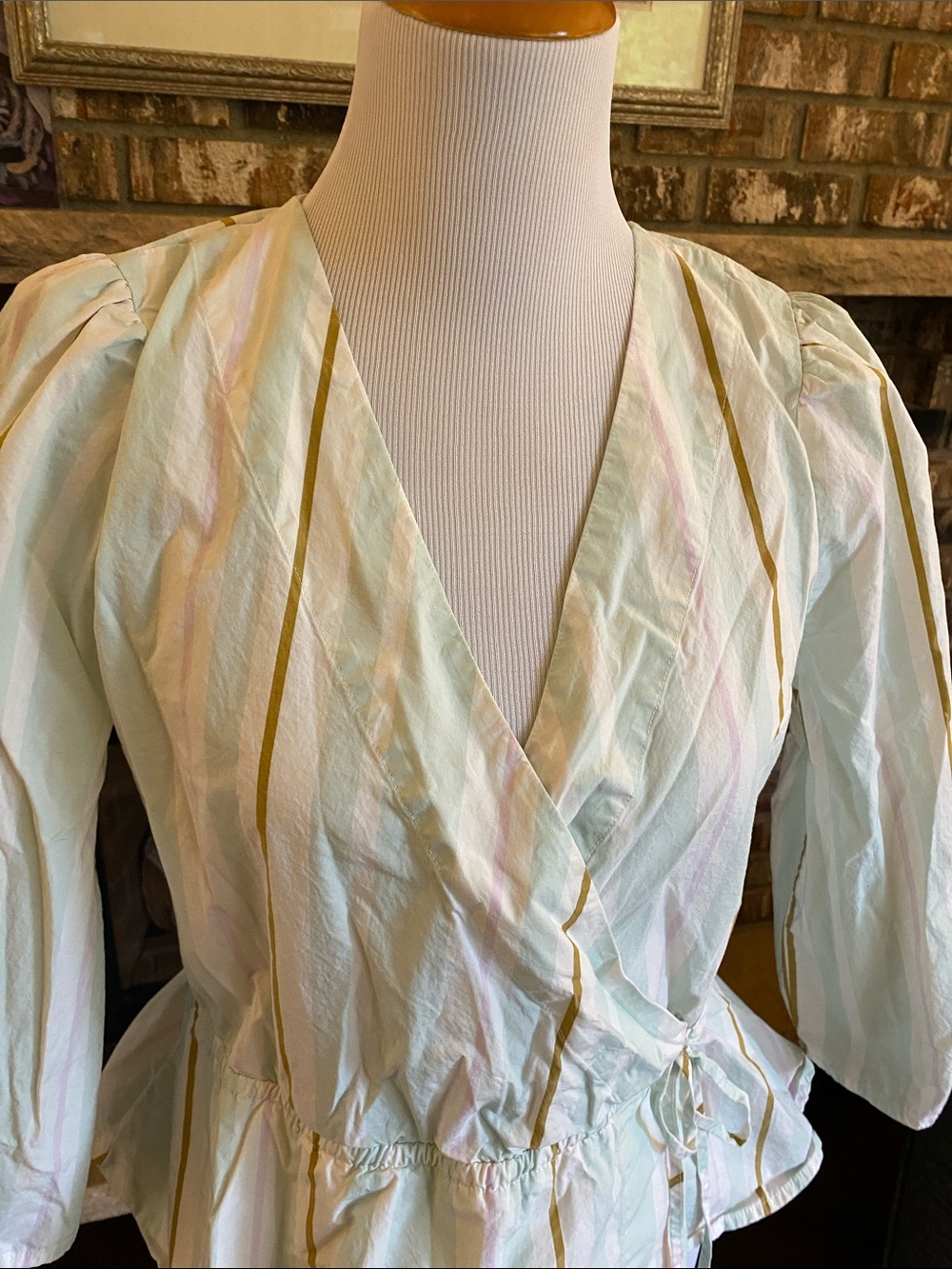 A NEW DAY 100% cotton peplum top. V-neck w/ hook. Elastic cuffs and waist. Cute! - Picture 2 of 10